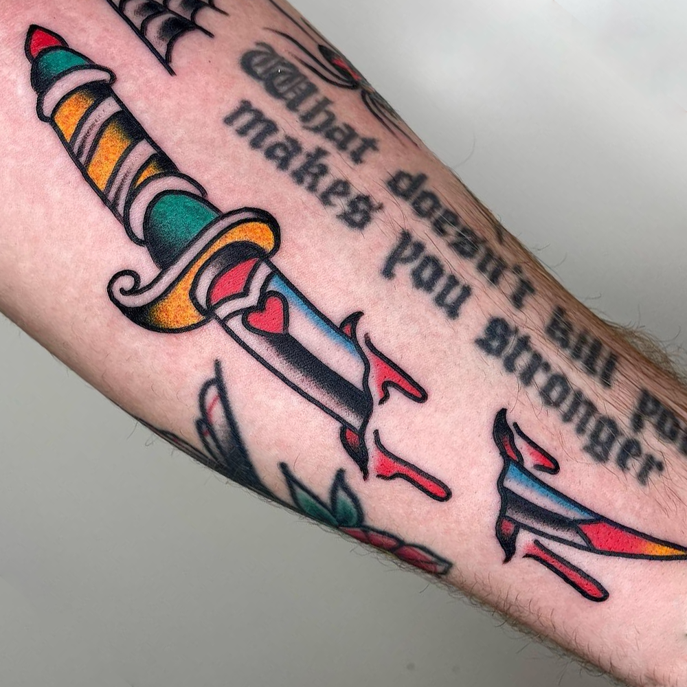 traditionell kniv i färg av moks